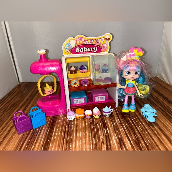 Shopkins Other - Shopkins Spin Mix Bakery Stand Playset With Bakery Rainbow Kate Doll Lot